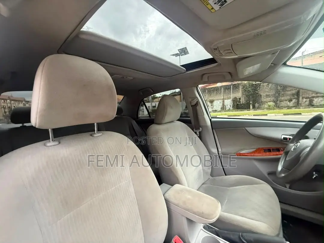 Toyota Corolla 2010 White