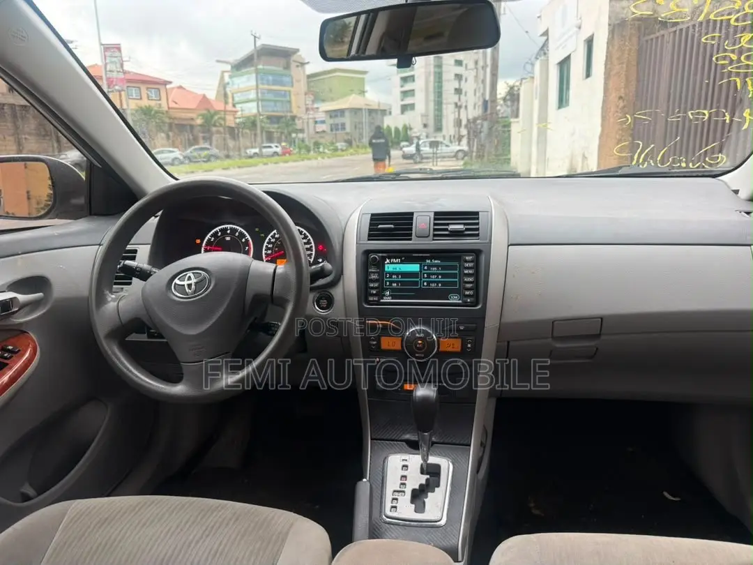 Toyota Corolla 2010 White
