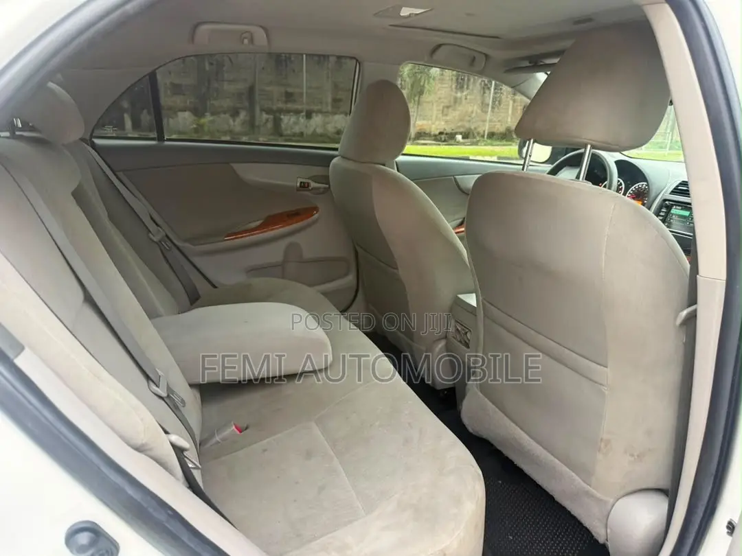 Toyota Corolla 2010 White
