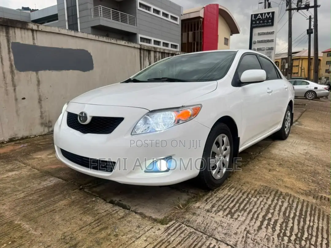 Toyota Corolla 2010 White
