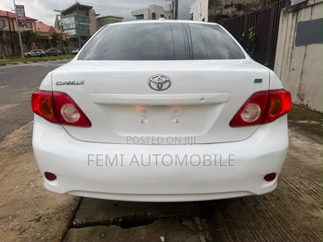 Toyota Corolla 2010 White