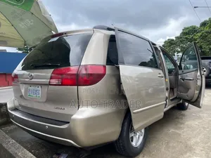 Toyota Sienna 2005 Gold