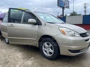 Toyota Sienna 2005 Gold
