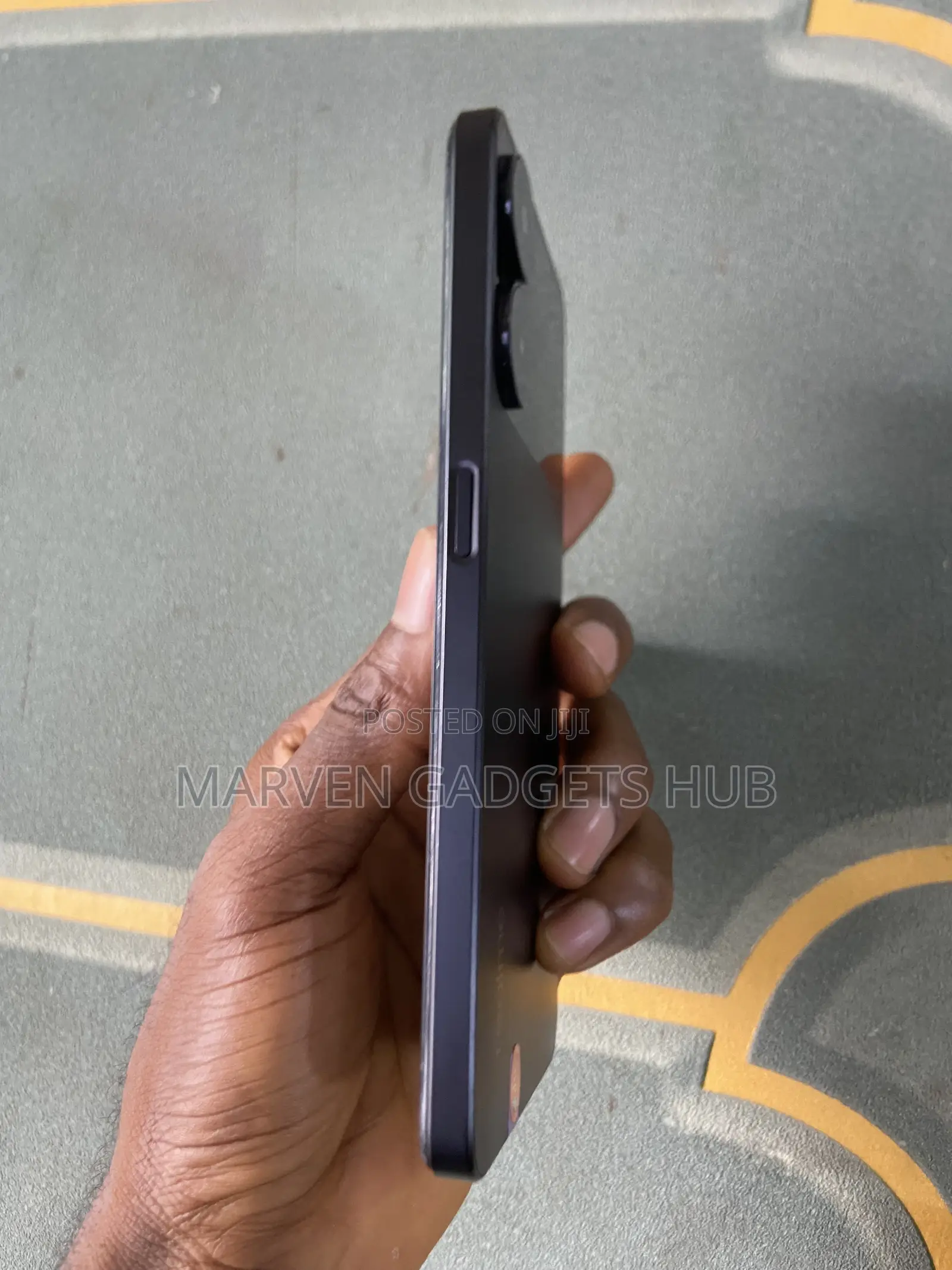 Realme V30 128 GB Black