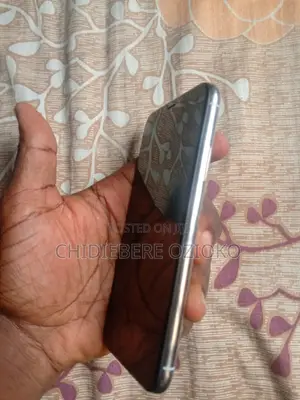 Apple iPhone X 64 GB White