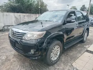 Toyota Fortuner 2012 Black