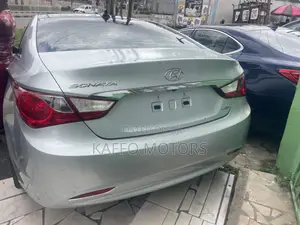 Hyundai Sonata Limited Sedan FWD (2.4L 4cyl 6A) 2013 Silver