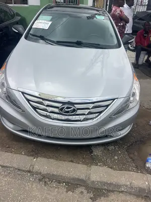 Hyundai Sonata Limited Sedan FWD (2.4L 4cyl 6A) 2013 Silver