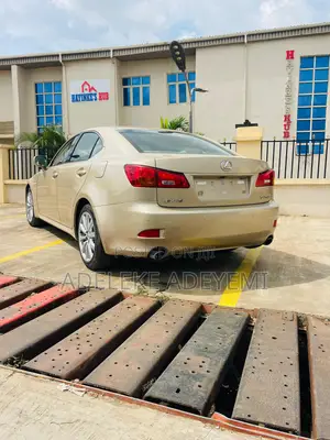 Lexus IS 250 2008 Gold