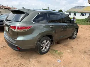 Toyota Highlander XLE 4dr SUV AWD (3.5L 6cyl 6A) 2014 Green