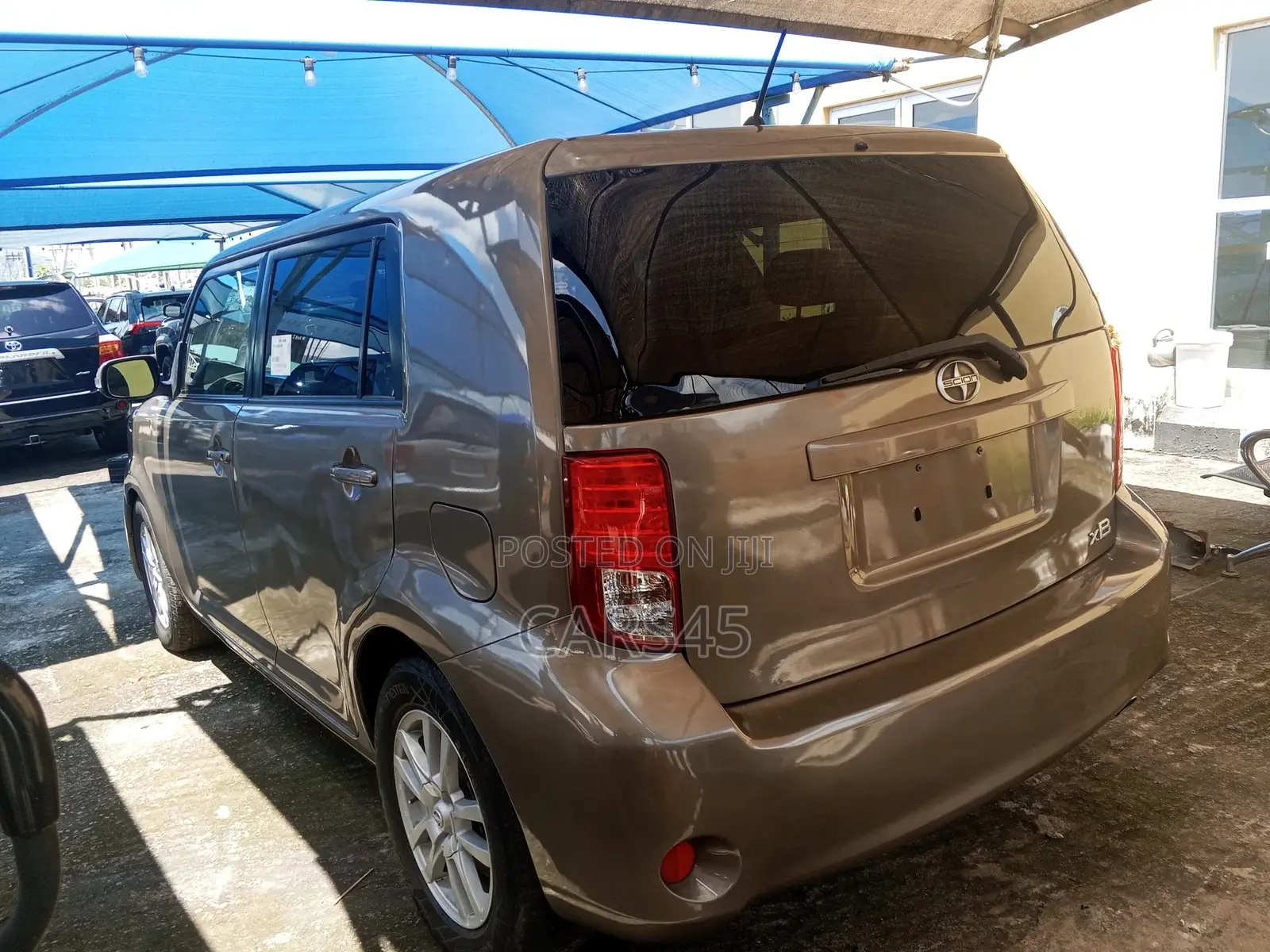 Scion xB 2011 Brown