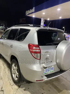 Toyota RAV4 2010 Silver