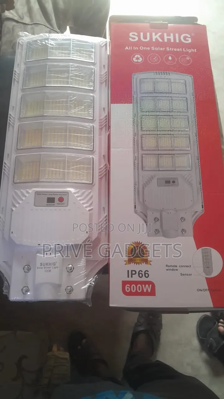 SUKHIG 600W Solar Powered Street Light