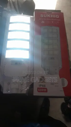 SUKHIG 600W Solar Powered Street Light