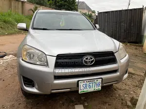 Toyota RAV4 2010 Silver