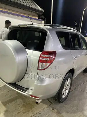 Toyota RAV4 2010 Silver