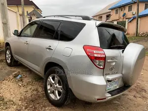 Toyota RAV4 2010 Silver