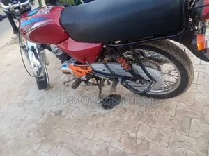 Bajaj Boxer 2015 Purple