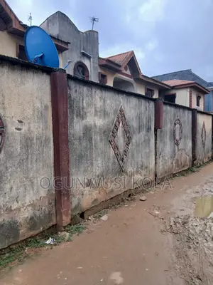 3bdrm Block of Flats in Ikotun Area for sale