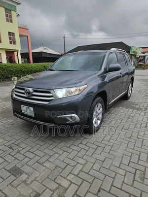 Toyota Highlander SE 3.5L 4WD 2013 Gray