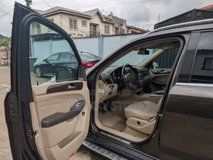 Mercedes-Benz M Class 2013 Brown