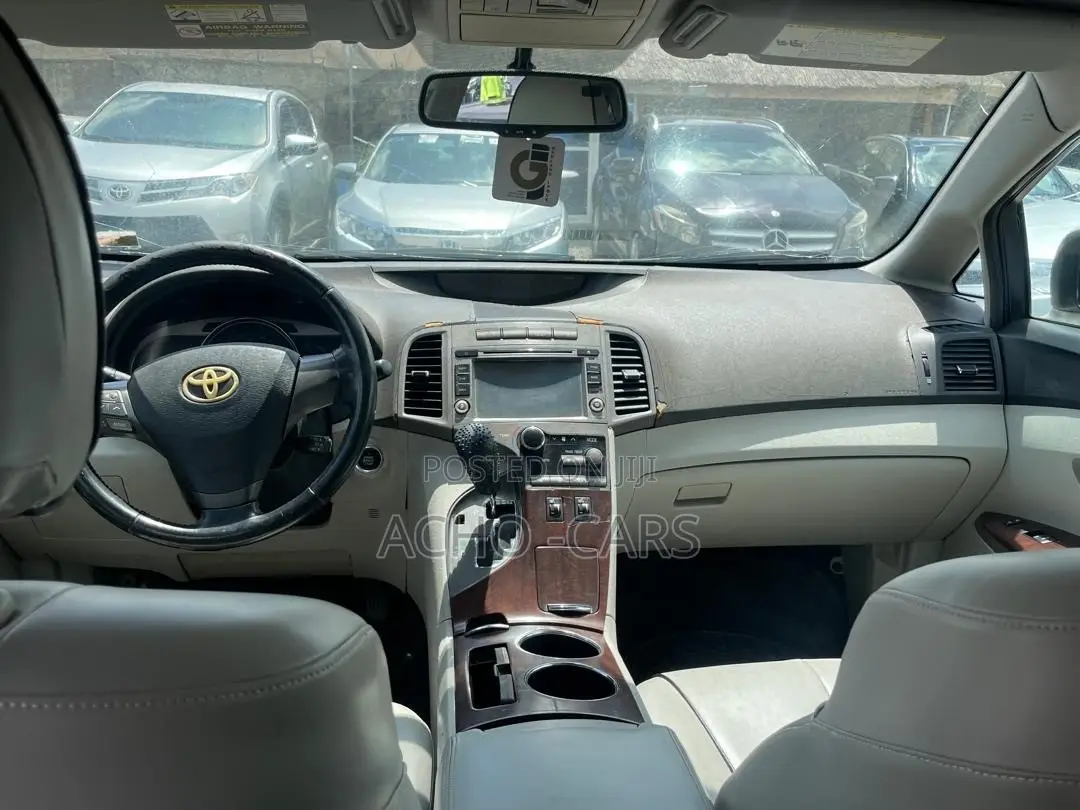 Toyota Venza 2010 Silver