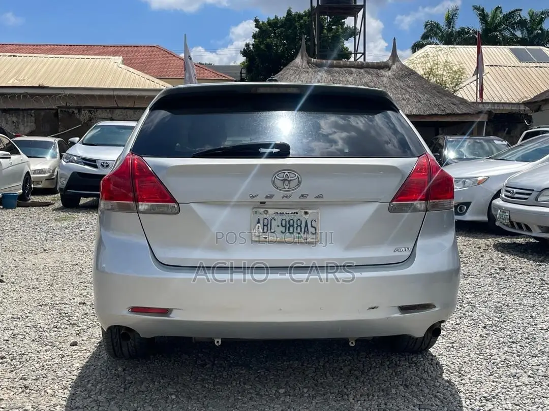 Toyota Venza 2010 Silver