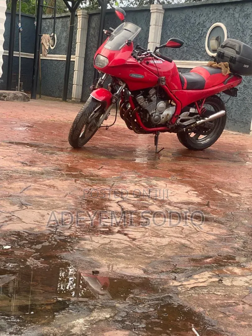 Yamaha 2000 Red