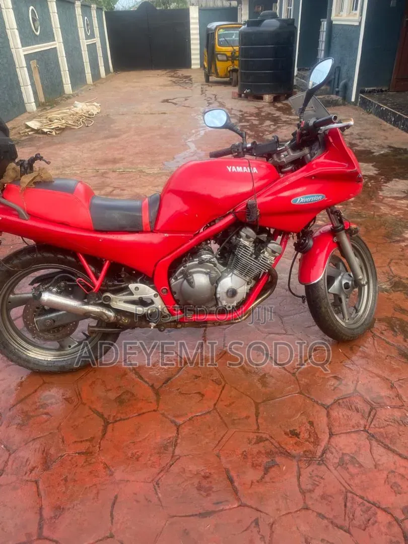 Yamaha 2000 Red