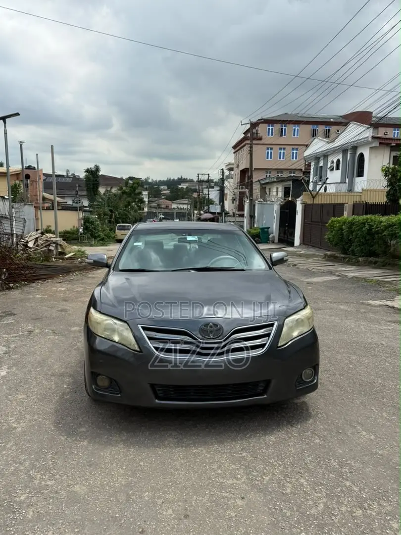Toyota Camry 2011 Gray