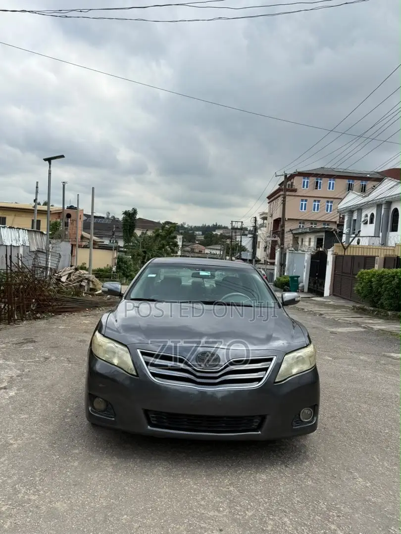 Toyota Camry 2011 Gray