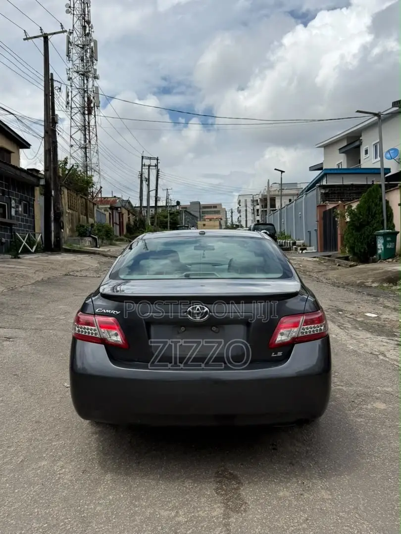 Toyota Camry 2011 Gray