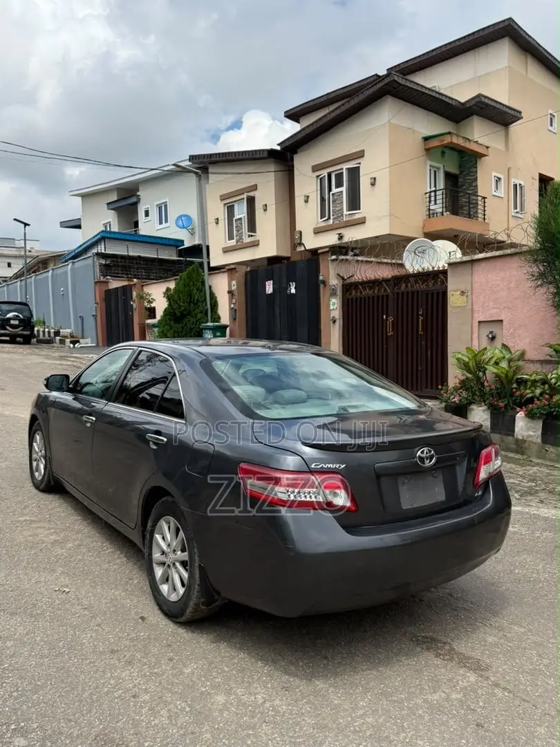 Toyota Camry 2011 Gray