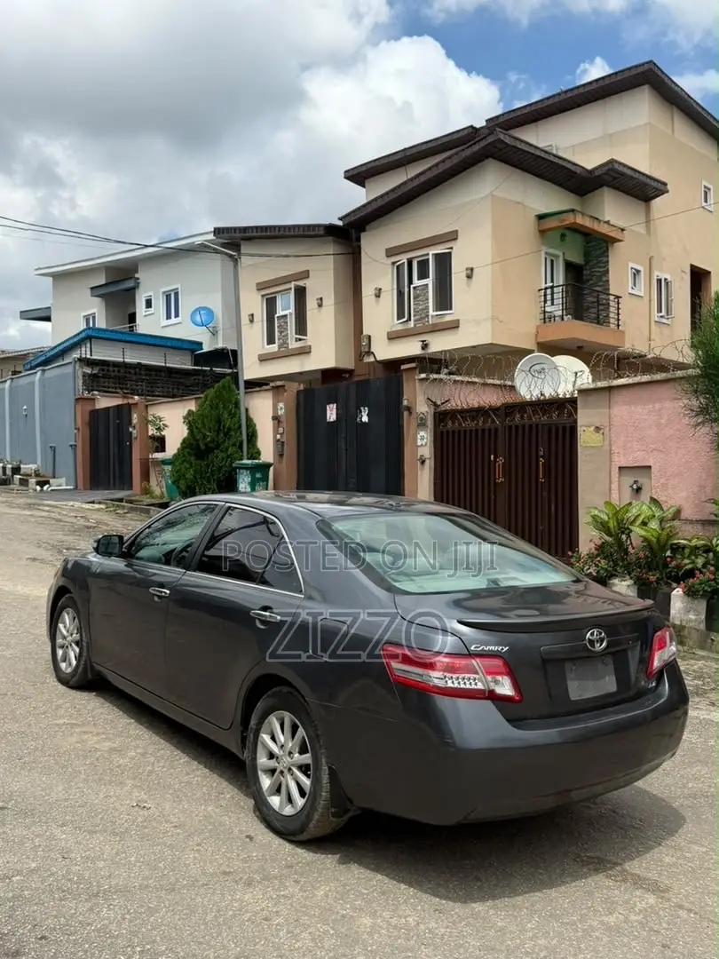 Toyota Camry 2011 Gray