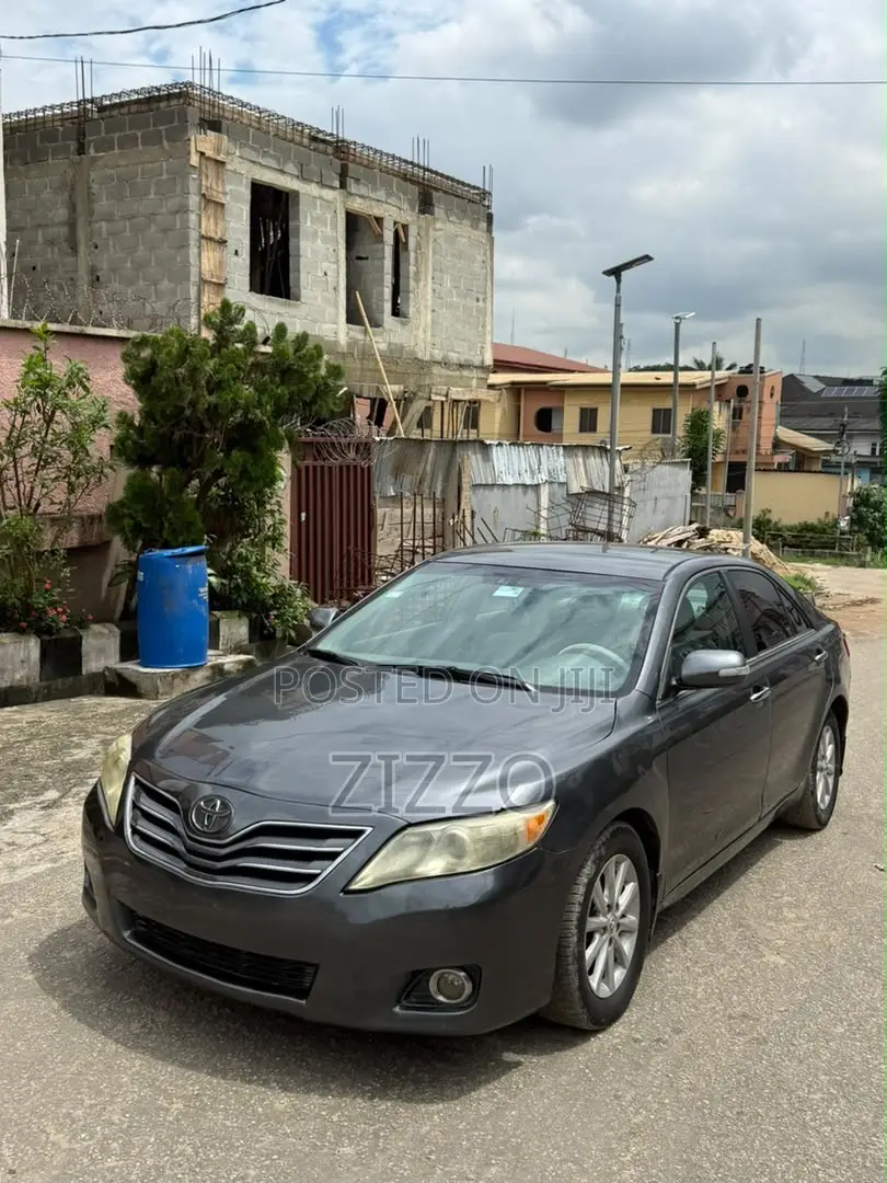 Toyota Camry 2011 Gray