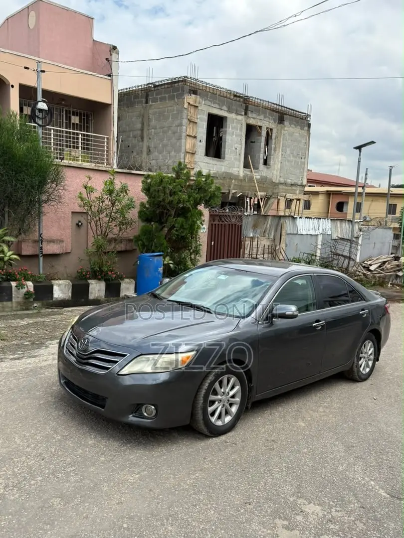 Toyota Camry 2011 Gray