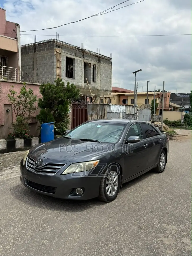 Toyota Camry 2011 Gray