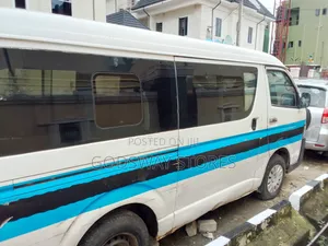 Toyota HiAce 2012