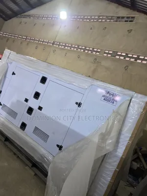 POWERFUL England Perkins Diesel Soundproof Generato 2years Wty(400kva)