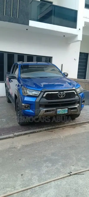 Toyota Hilux 2023 Blue