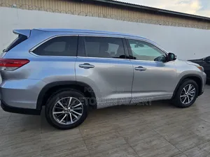 Toyota Highlander 2019 Silver