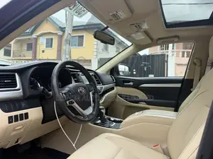 Toyota Highlander XLE 4dr SUV AWD (3.5L 6cyl 6A) 2015 Burgundy