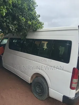 Toyota HiAce 2017 White