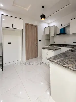 5bdrm Duplex in Chevron for rent