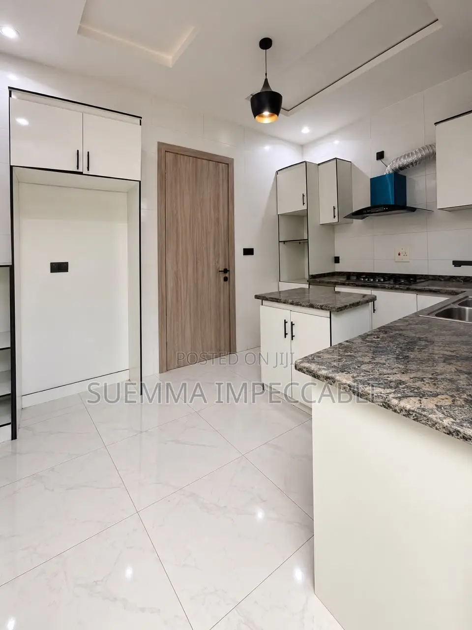5bdrm Duplex in Chevron for rent