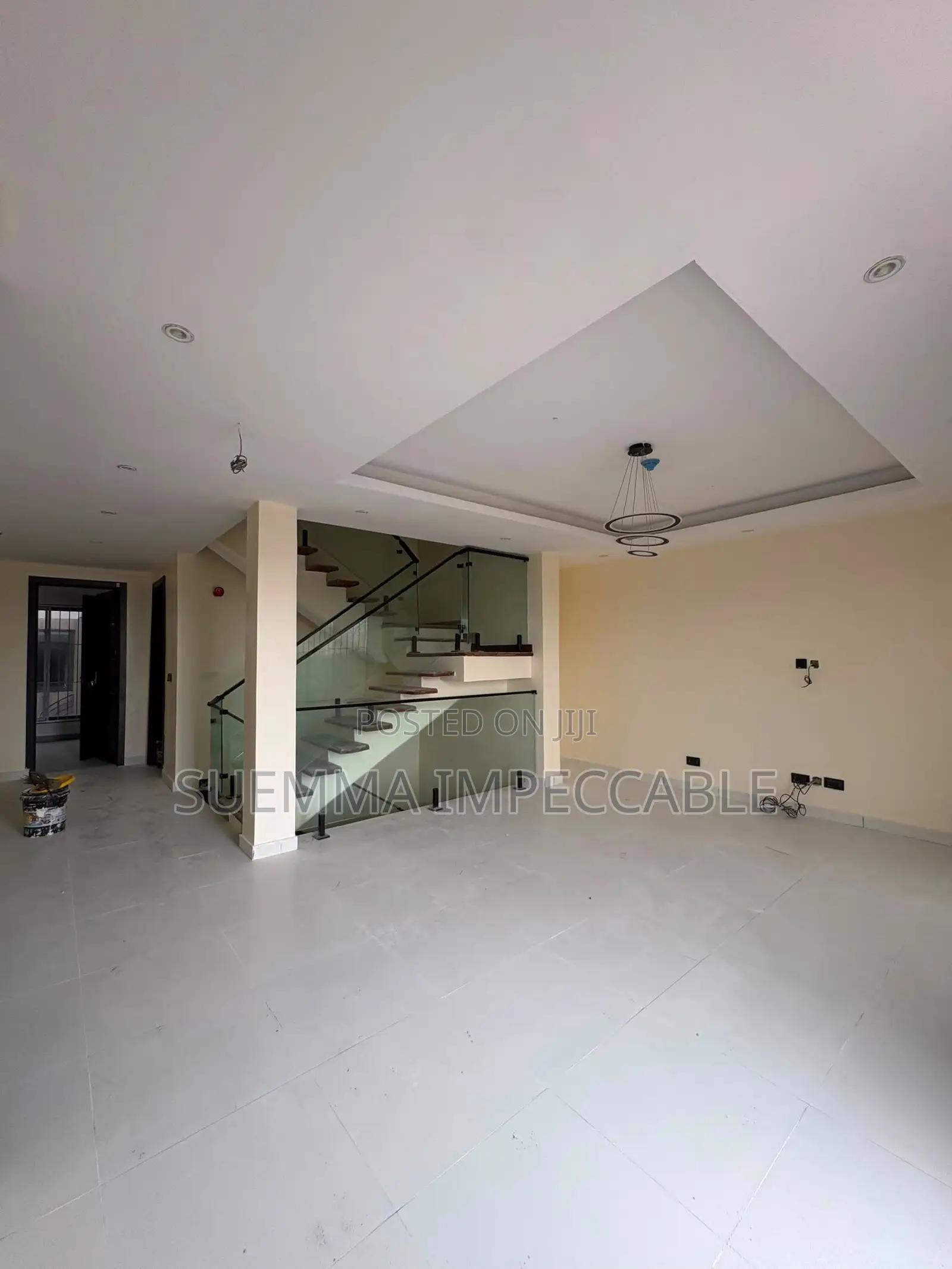 5bdrm Duplex in Chevron for rent