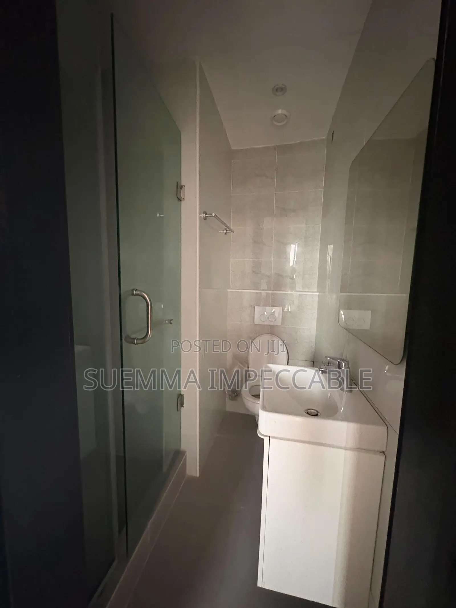 5bdrm Duplex in Chevron for rent