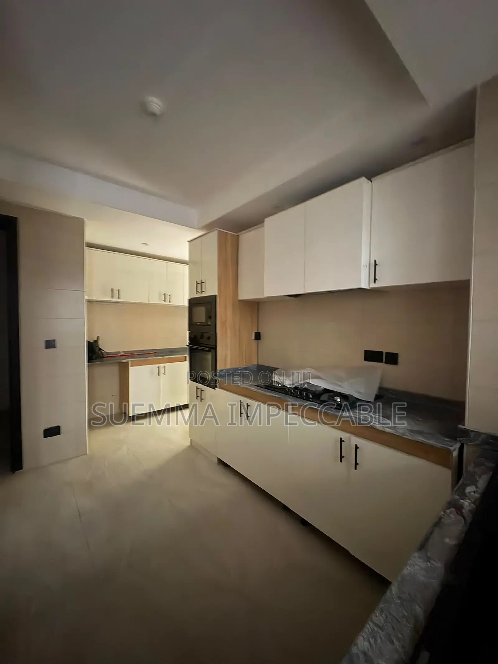 5bdrm Duplex in Chevron for rent