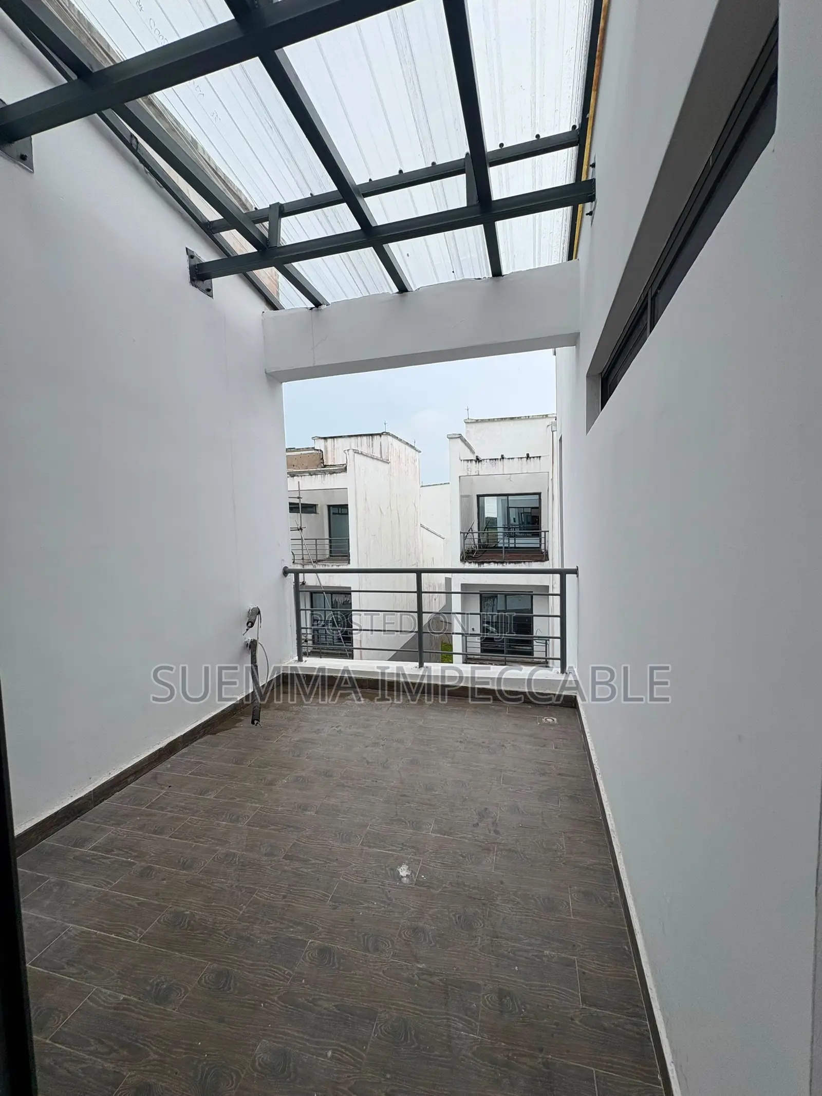 5bdrm Duplex in Chevron for rent