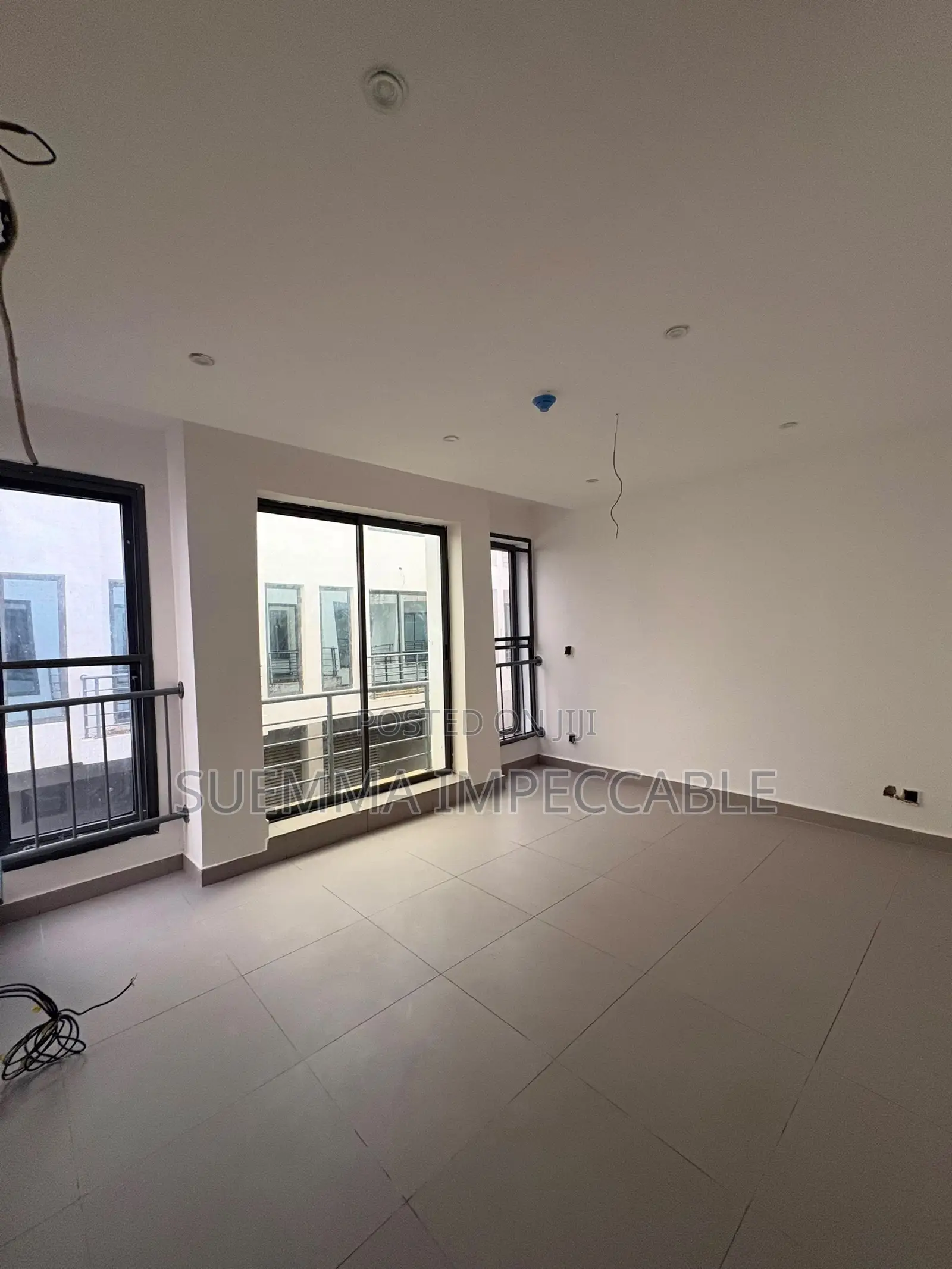 5bdrm Duplex in Chevron for rent